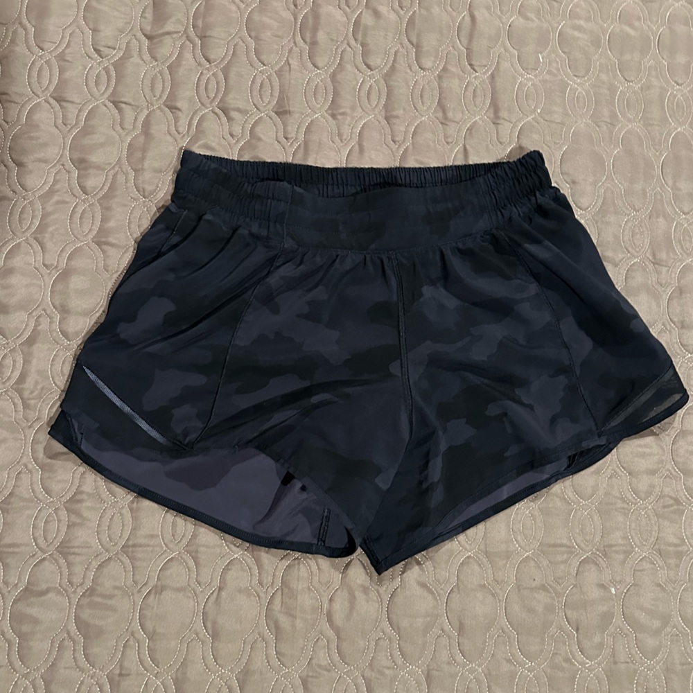 Lululemon Heritage Hotty Hot Shorts Size 8!